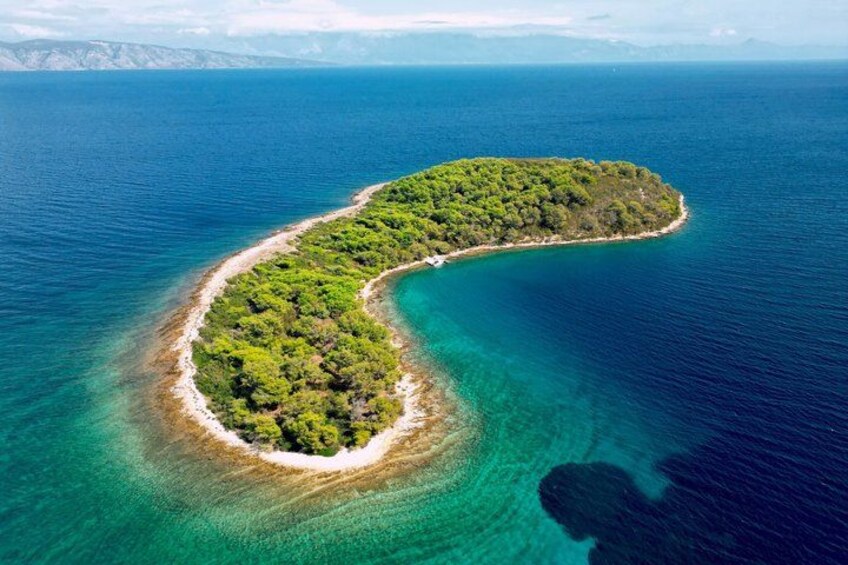 Makarska: 3-Island Speedboat Tour with Cave and Blue Lagoon 5