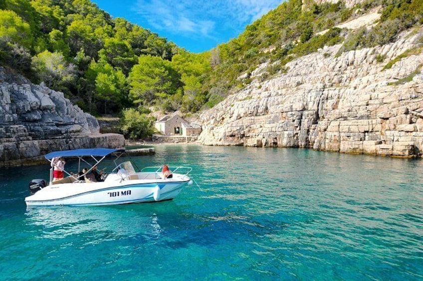 Makarska: 3-Island Speedboat Tour with Cave and Blue Lagoon 3