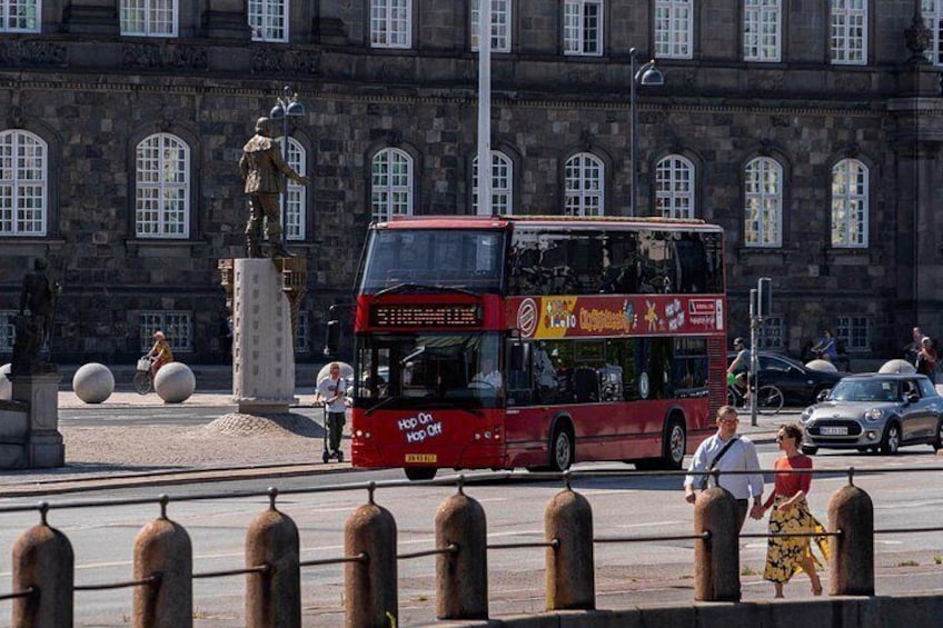 Sightseeing bus in front of Christiansborg Palace 2