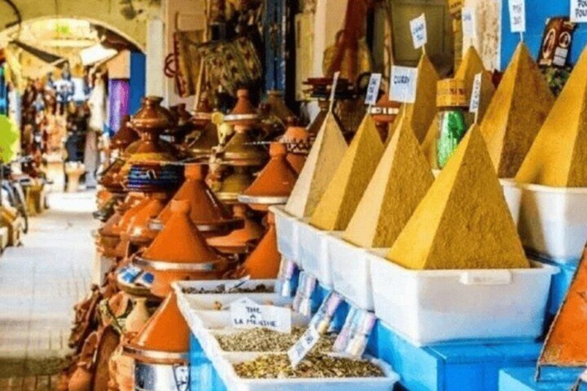 A market with terracotta pots and spice cones. 3
