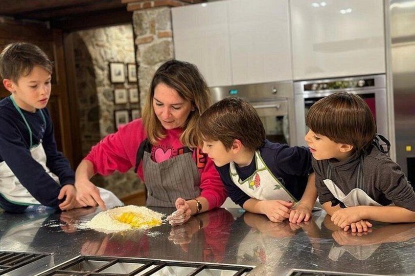 Cooking class : Fresh pasta and tiramisu for children in Milan 1