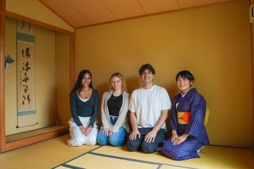 Kyoto: Tea Ceremony Experience in a small tea room 2