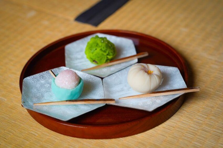Kyoto: Tea Ceremony Experience in a small tea room 4