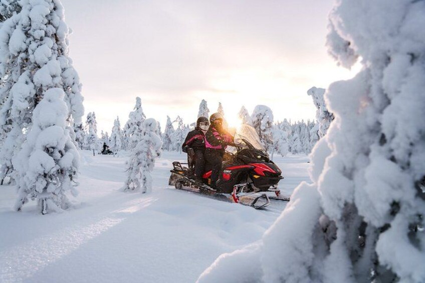 Snowmobile Tours in Rovaniemi Lapland in small group 4
