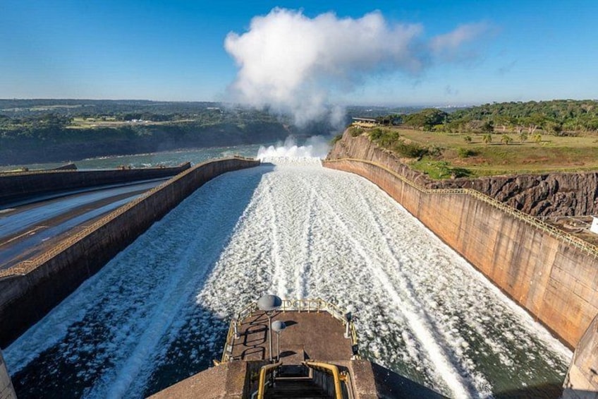 Visit to Itaipu: Entrance Ticket for Panoramic View and shuttle 4