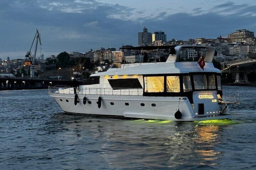 Istanbul Private Luxury Yacht on Bosphorus 25 Meter 82 Feet 2