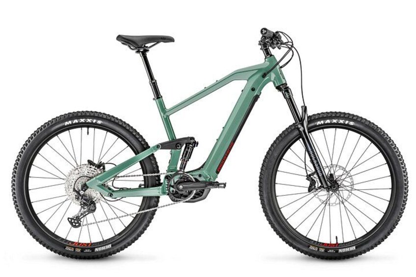 Un vélo de montagne vert, doté d’une fourche avant à suspension, de freins à disque et d’un système de transmission à chaîne. 1