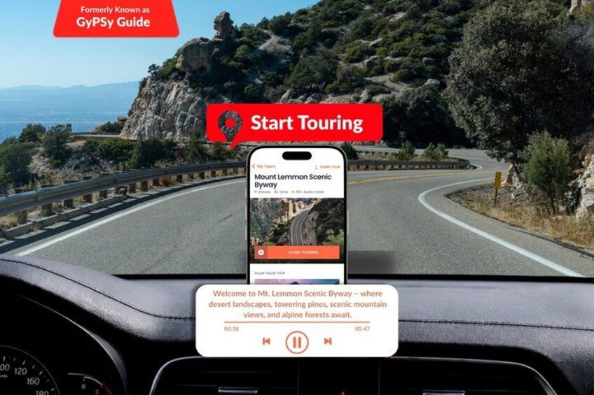 Un téléphone intelligent fixé au tableau de bord d’une voiture, affichant un guide de l’itinéraire panoramique menant au mont Lemmon. 1