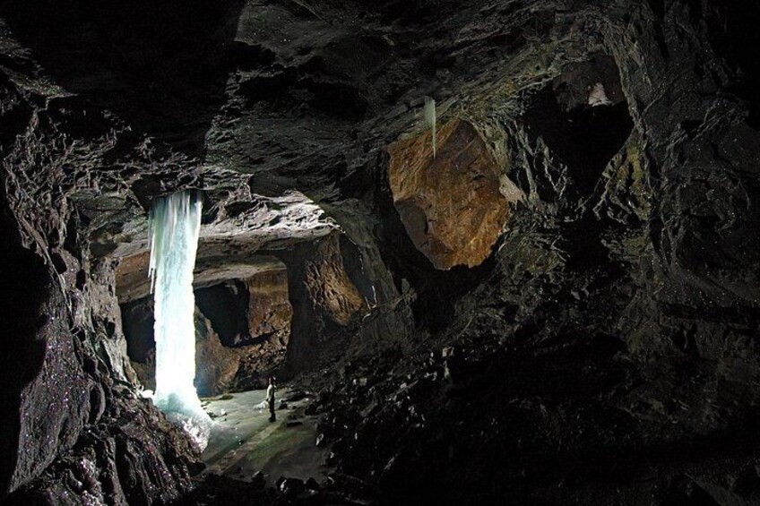 Learn how the miners worked to create these enormous spaces, straight out of a scene from 'Lord of the Rings 2