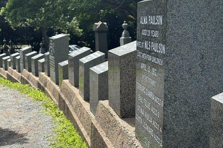 Peggy's Cove, Lunenburg and Titanic Cemetery Full Day Tour 2