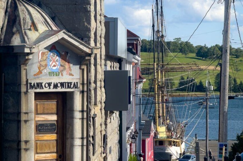 Peggy's Cove, Lunenburg and Titanic Cemetery Full Day Tour 3