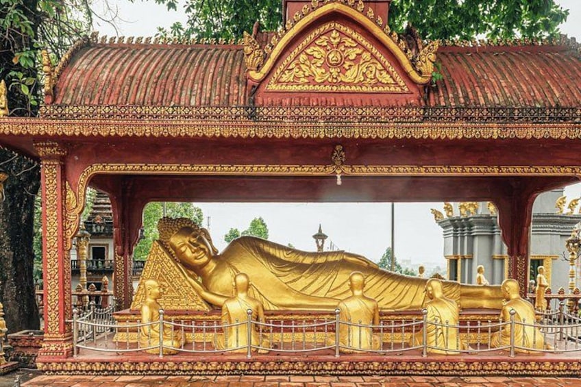 Golden Buddha Statue in Sihanoukville 3