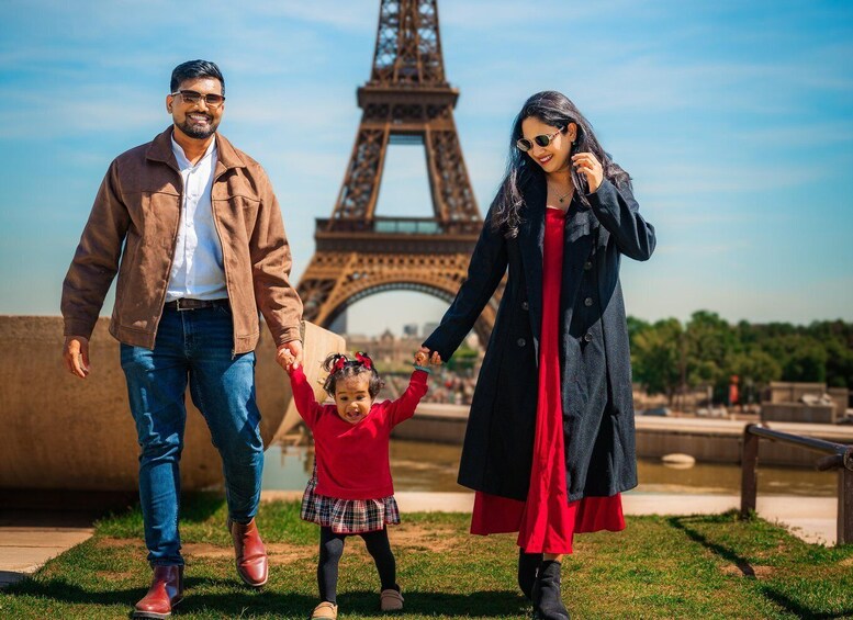 Picture 4 for Activity Paris: Eiffel Tower Photoshoot with a Pro Photographer 5