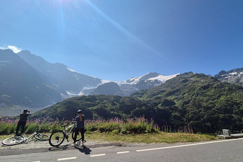 Alpine Pass Descent: Downhill Cycling Adventure in the Swiss Alps 2