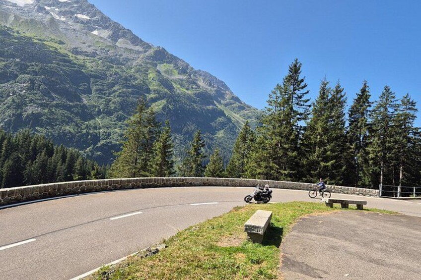 Alpine Pass Descent: Downhill Cycling Adventure in the Swiss Alps 4