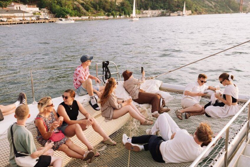 Lisbon: Sunset Catamaran Boat Tour with 1 Drink 2