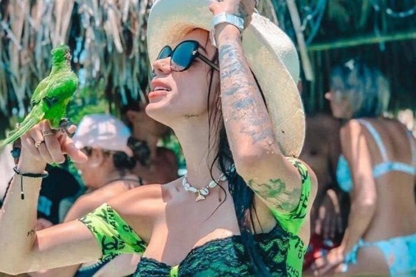5 Islands with Open Bar 4