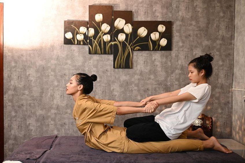 Experience Thai massage, the perfect blend of tradition and modernity 1