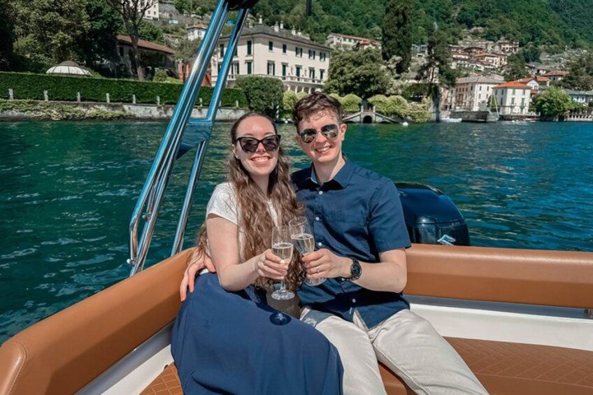 Lake Como Shared Boat Tour and Aperitif with Prosecco 4