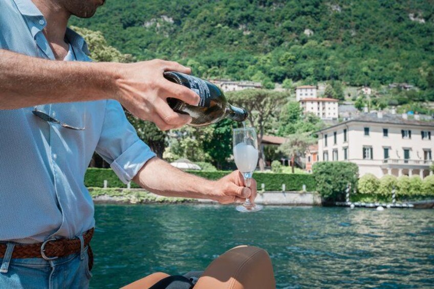 Lake Como Shared Boat Tour and Aperitif with Prosecco 5