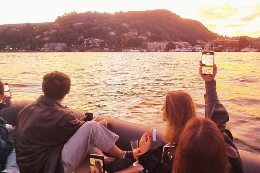 Lake Como Shared Boat Tour and Aperitif with Prosecco 3
