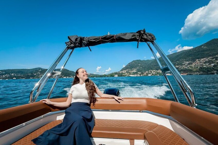 Lake Como Shared Boat Tour and Aperitif with Prosecco 2