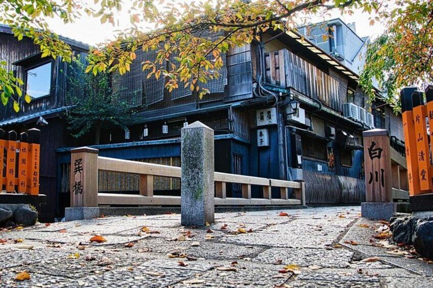 The Gion Tazunebashi Bridge is a charming wooden bridge offering stunning views of a narrow river and the vibrant atmosphere of the Gion district. 1