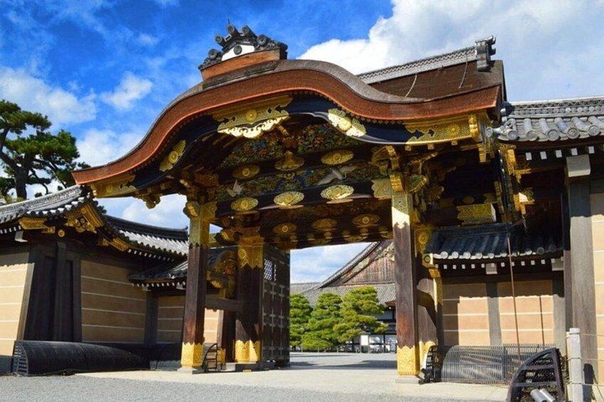 Splended gigantic gate of Nijo Castle 4