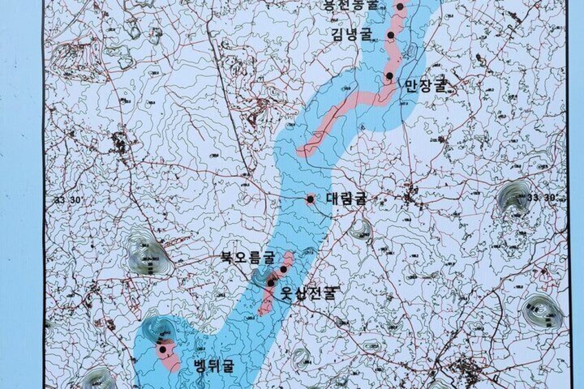 Un mapa topográfico con ubicaciones y carreteras marcadas. 4