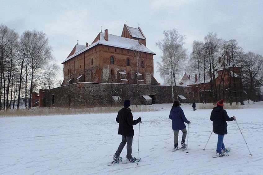 Snowshoeing in Trakai 5