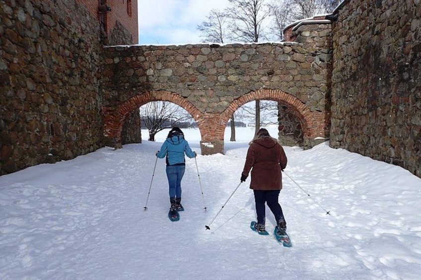 Snowshoeing in Trakai 4