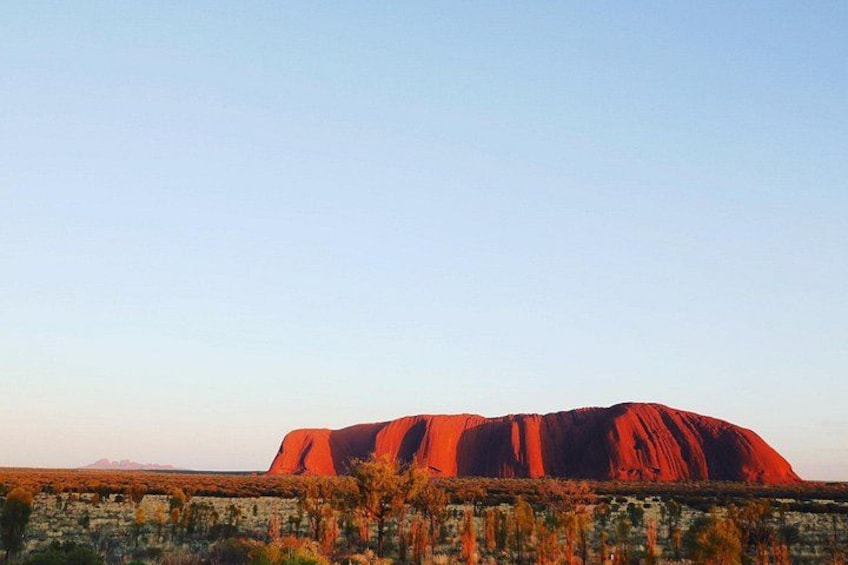 Uluru est un vaste monolithe de grès situé au cœur du Territoire du Nord, en Australie centrale. 1