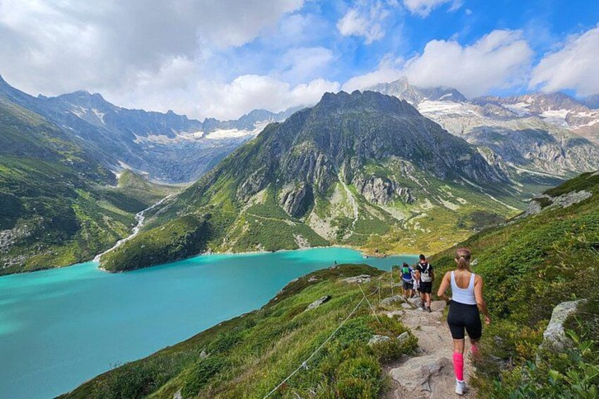 Private Full-Day Hiking Swiss Alps, lake and grill 1