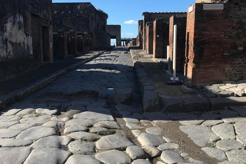 Positano, Amalfi and Pompeii Private Tour with Minivan and Guide 4
