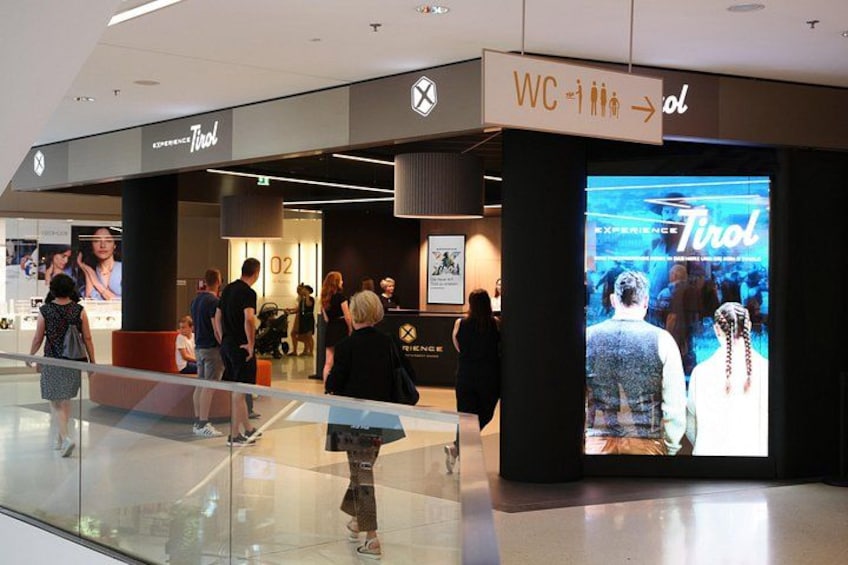 On 512 square metres, 60 minutes of the best entertainment awaits you in the Tyrol department store, in the middle of Innsbruck. 2