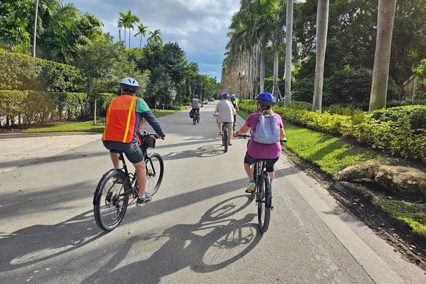 Pedal through vibrant neighborhoods and past celebrity homes on Star Island! Our South Beach Bike Tours offer a behind-the-scenes look at luxury living on this unforgettable Bike Tour in Miami. 3