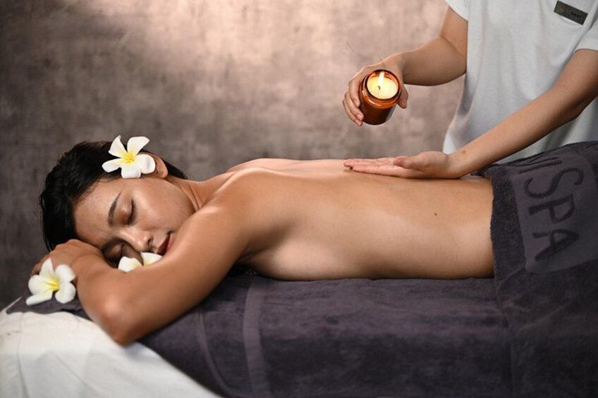 The scent from scented candles has the ability to stimulate the senses and create a relaxing space 4