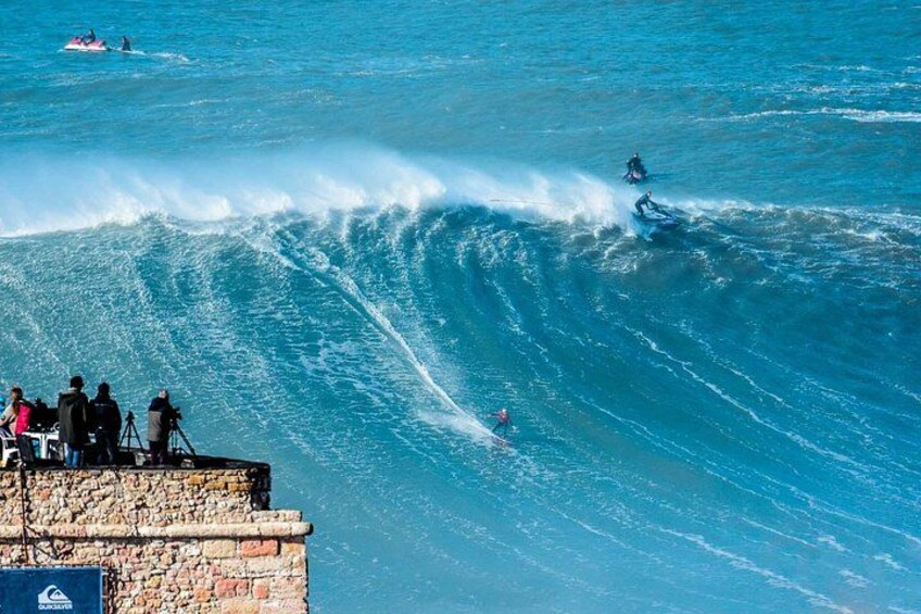 Nazaré and Óbidos Small Group Day Trip by Van with Hotel Pick up 1