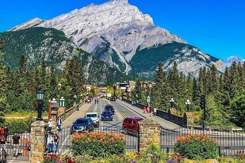Banff Gondola, Lake Louise, Emerald Lake and Lake Minnewanka Tour 2