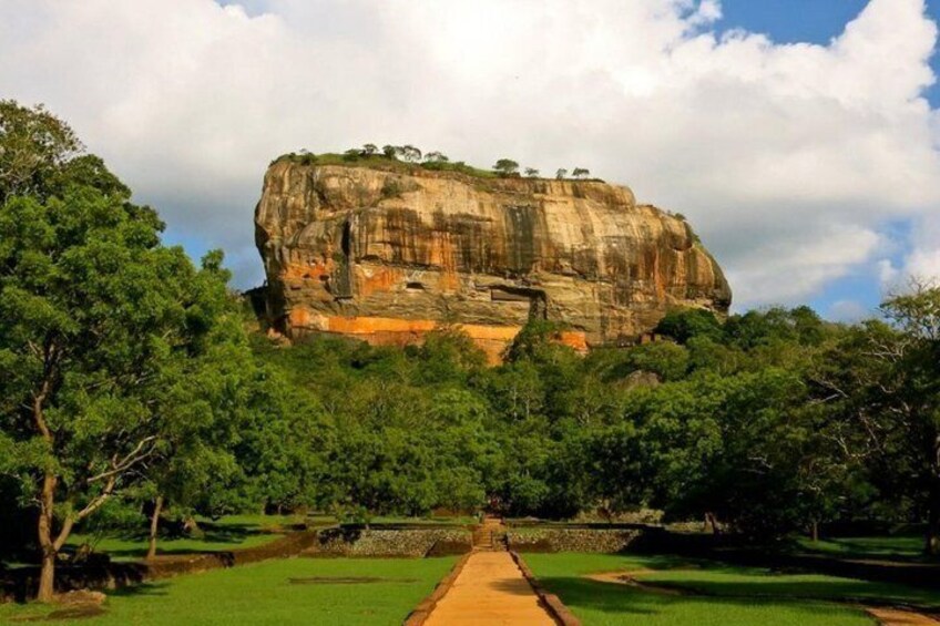 Sigiriya Hike & Minneriya Safari Private Full Day Tour 1