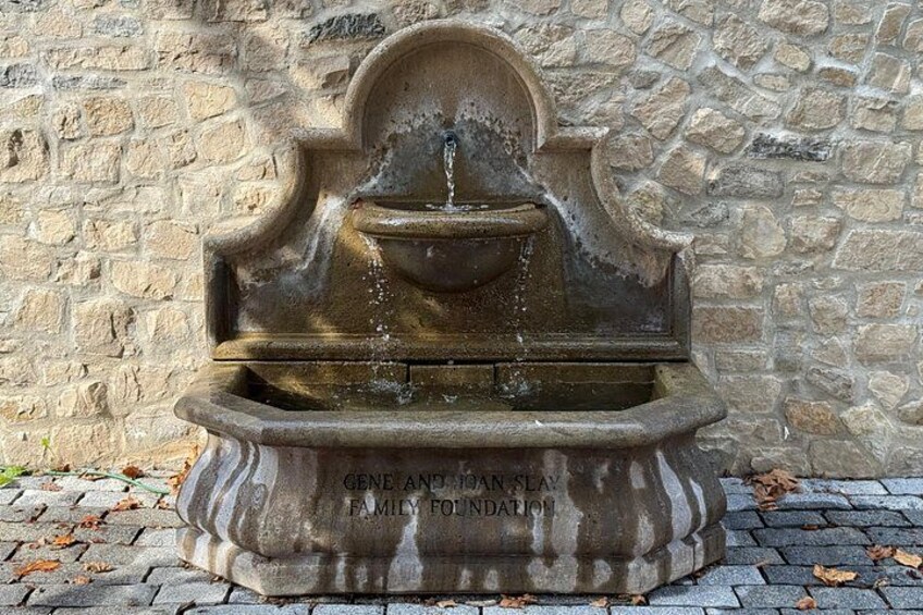 A recreation of one of Rome's famous water fountains in Piazza Imo 4