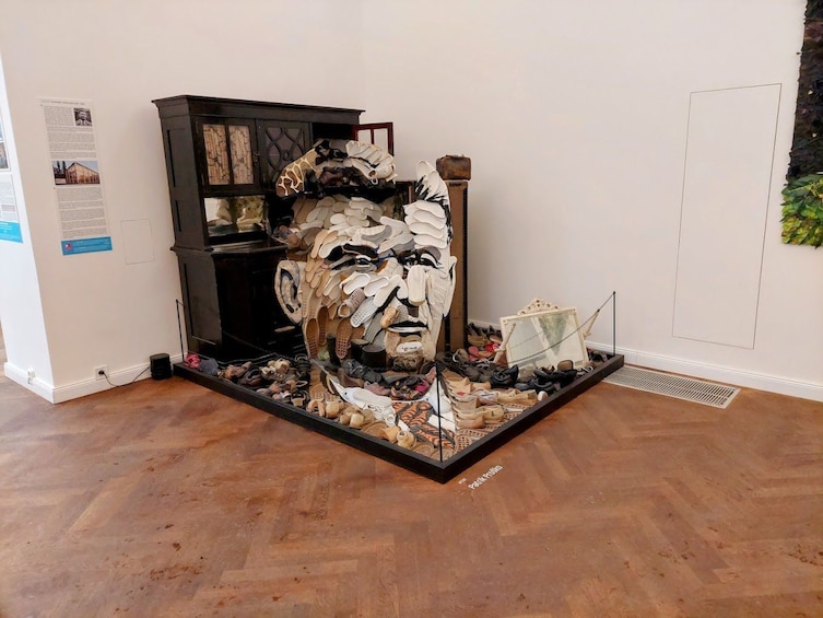 Prague: Illusion Art Museum Ticket & In-App City Walking Tour 1