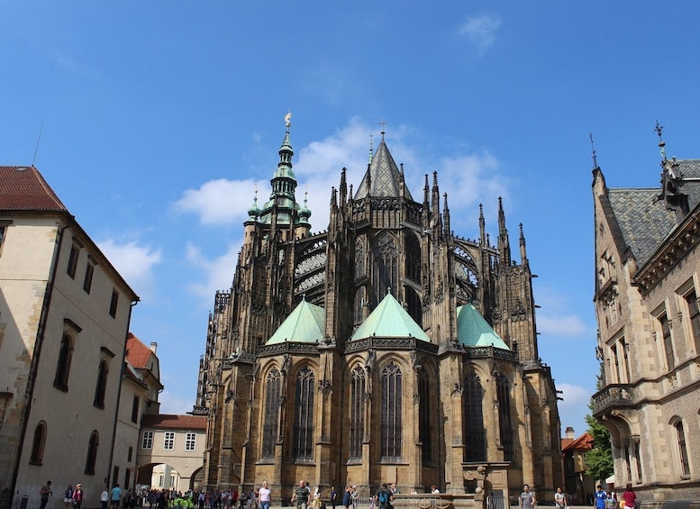 Prague: Illusion Art Museum Ticket & In-App City Walking Tour 3