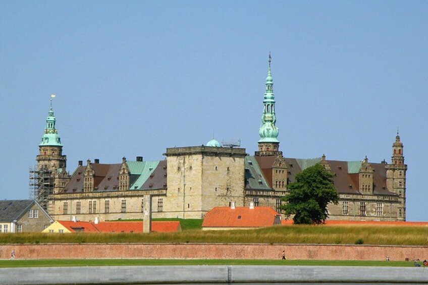 Private Custom Tour with a Local Guide in Helsingør 1
