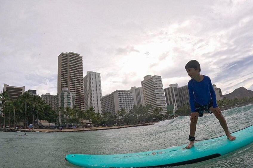 Surf school for kids in waikiki 2