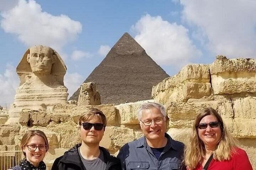 A family in front of the Great Pyramid of Giza and the Sphinx. 5
