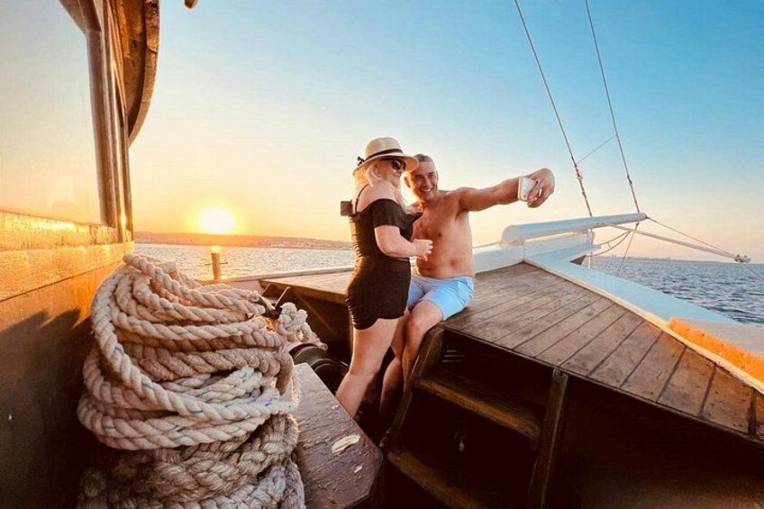 Paphos: Sunset Cruise with Turtle Watching and Unlimited Drinks 1