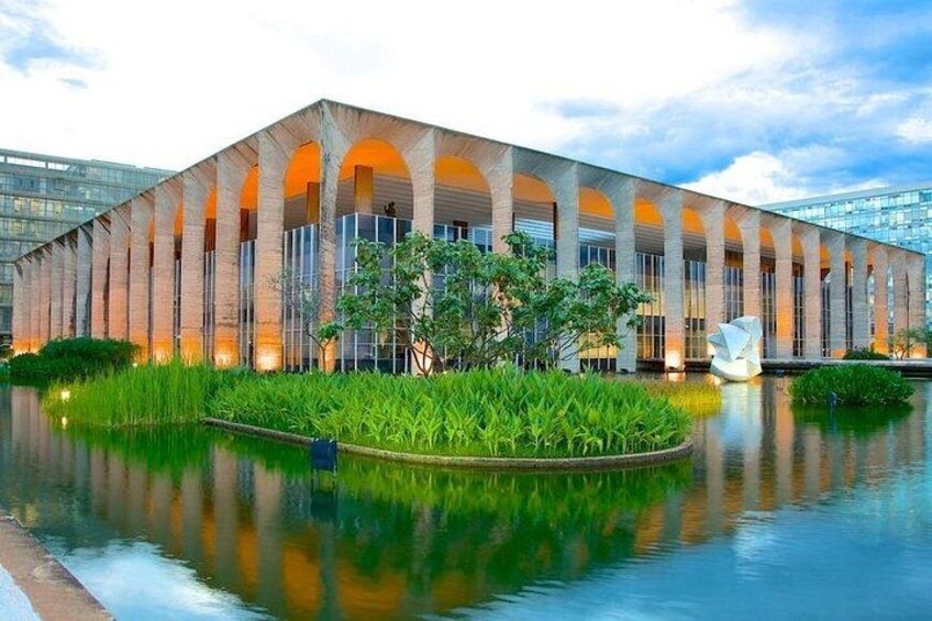 Itamaraty Palace: a landmark of Brazilian diplomacy, where history and culture meet in a beautiful setting. ️✨ 1