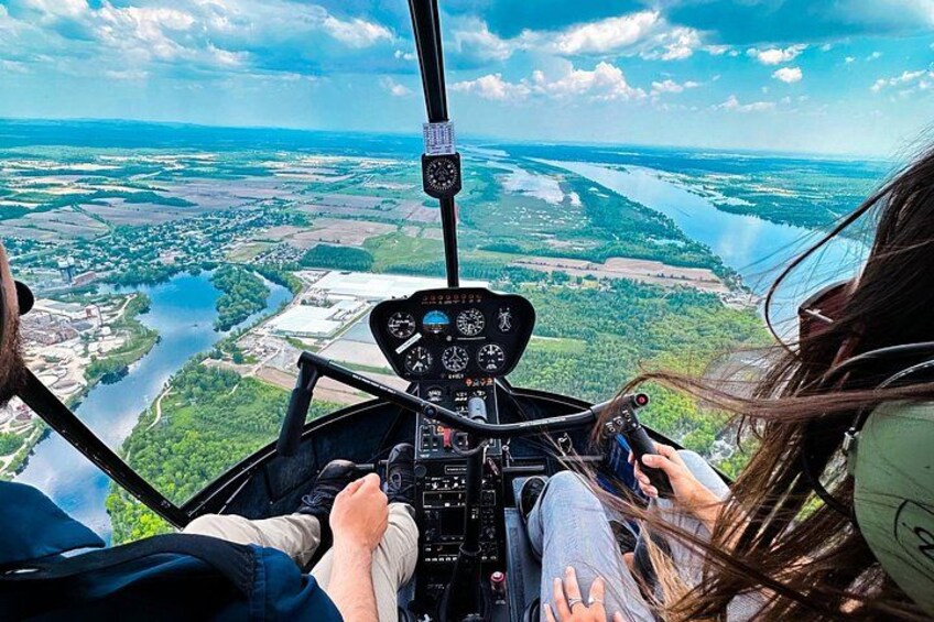 Introduction to helicopter piloting in Gatineau-Ottawa 1