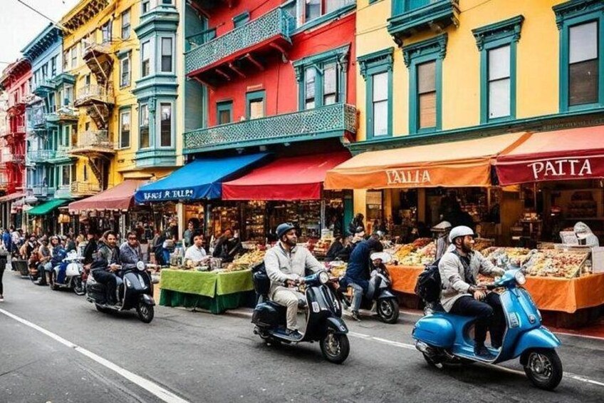 Eine Straße mit bunten Häusern, Menschen auf Rollern und Imbissständen im Freien. 1